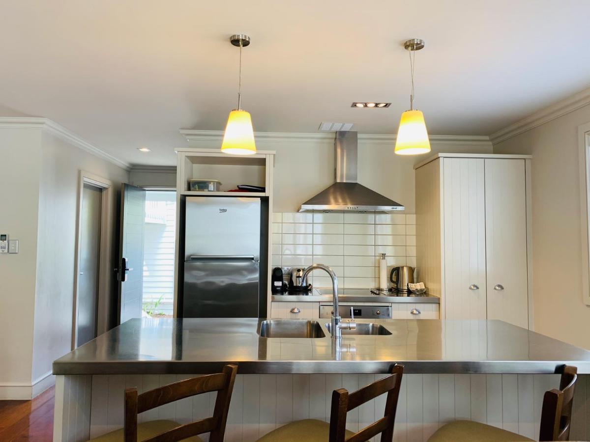 Tinkerbell Cottage 2-4 Bedroom- Russell Cottages Collection Экстерьер фото